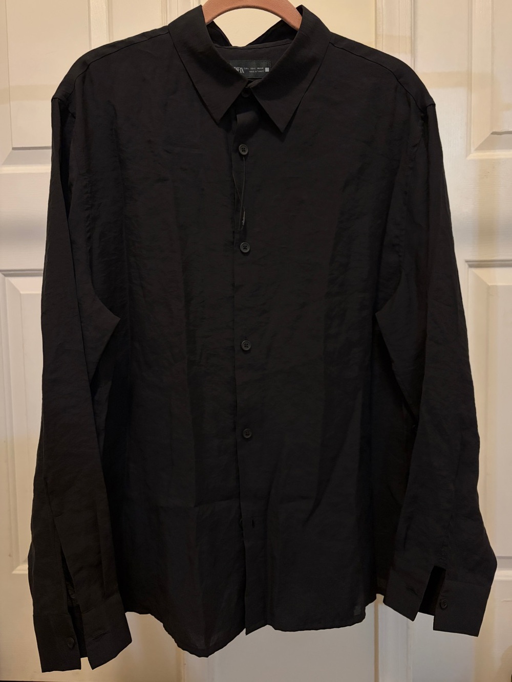 *New w/ out tags* Zara men’s flowy button down long sleeve shirt. Size: L